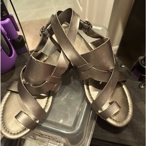 Gray flat sandals.